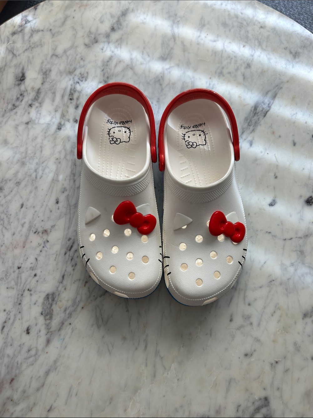 Hello Kitty Crocs EUC! Men’s size 12